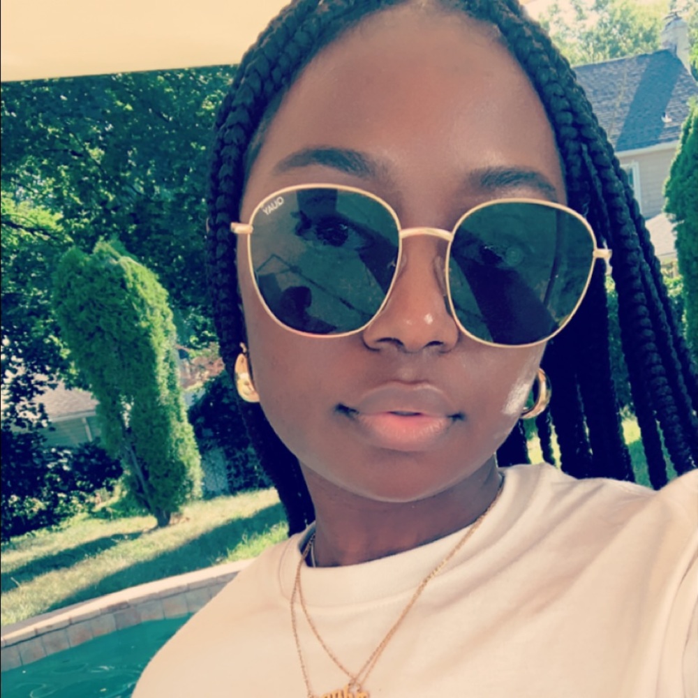 Meet your Posher, Kayla